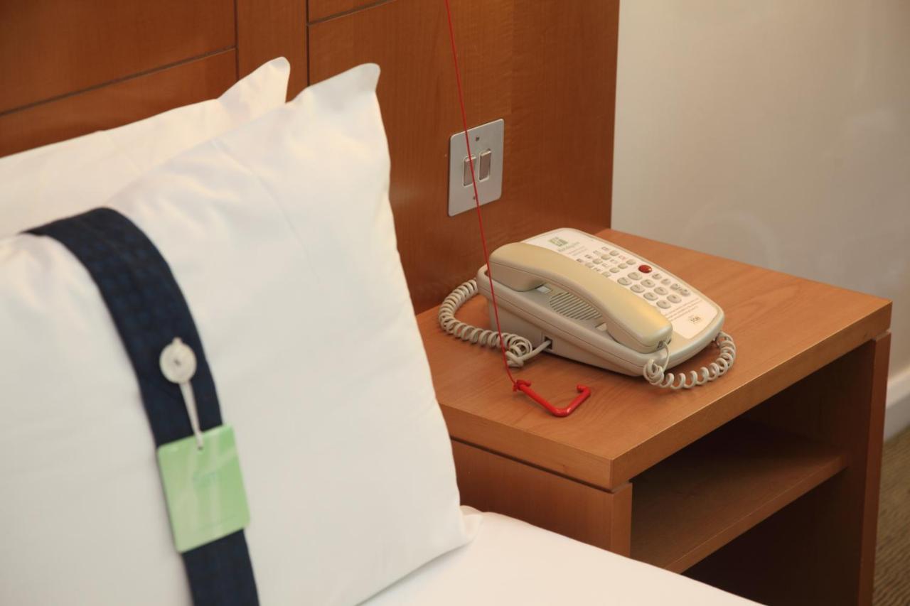 Holiday Inn London Brent Cross, An Ihg Hotel Екстер'єр фото