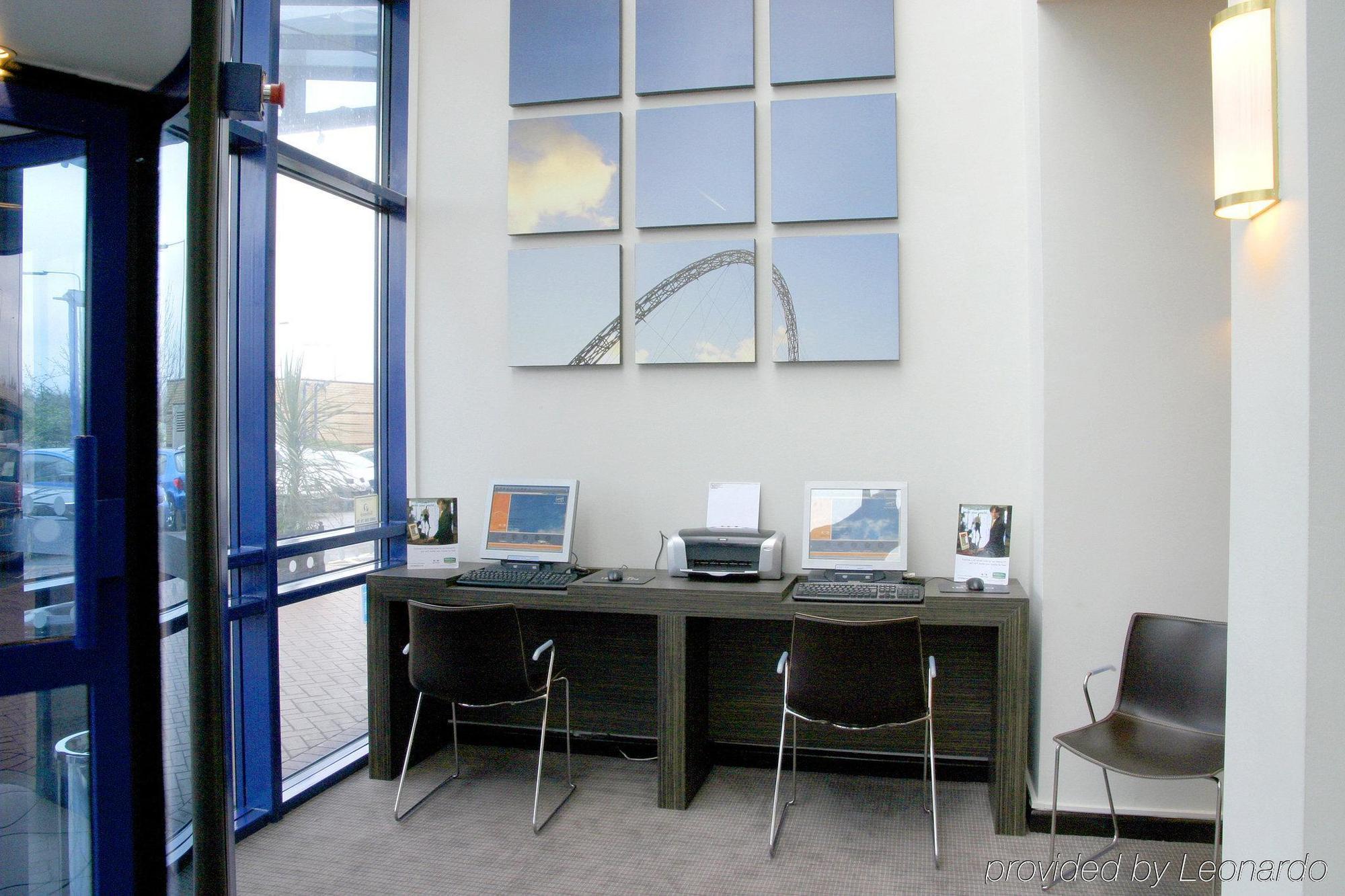 Holiday Inn London Brent Cross, An Ihg Hotel Екстер'єр фото