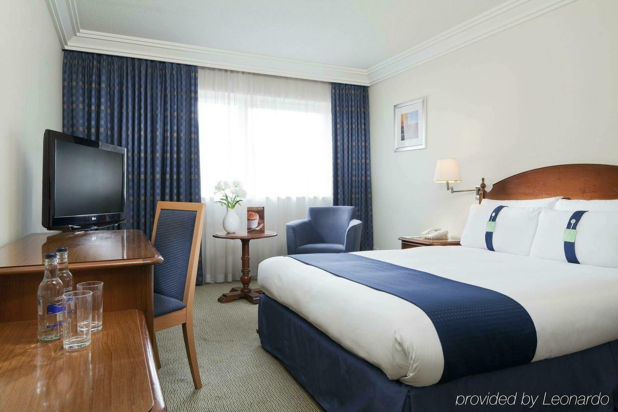 Holiday Inn London Brent Cross, An Ihg Hotel Екстер'єр фото